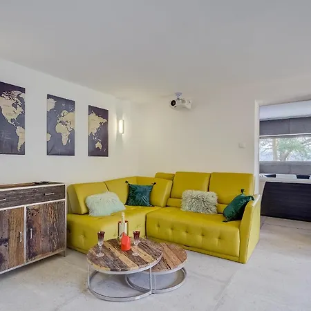 فيلة Znamirowickachata Sauna Jacuzzi Znamirowice