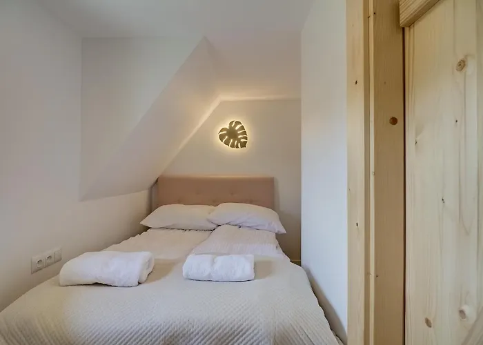 Znamirowickachata Sauna Jacuzzi Villa *