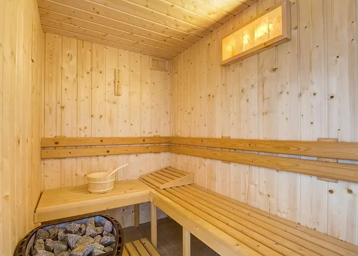 Znamirowickachata Sauna Jacuzzi