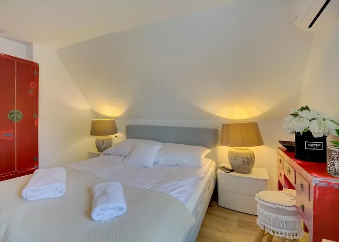 Znamirowickachata Sauna Jacuzzi