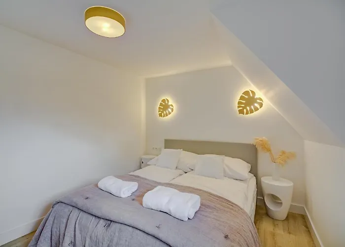 Znamirowickachata Sauna Jacuzzi * Znamirowice