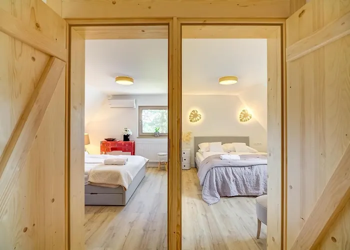 Villa Znamirowickachata Sauna Jacuzzi *