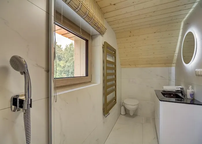 Villa Znamirowickachata Sauna Jacuzzi *