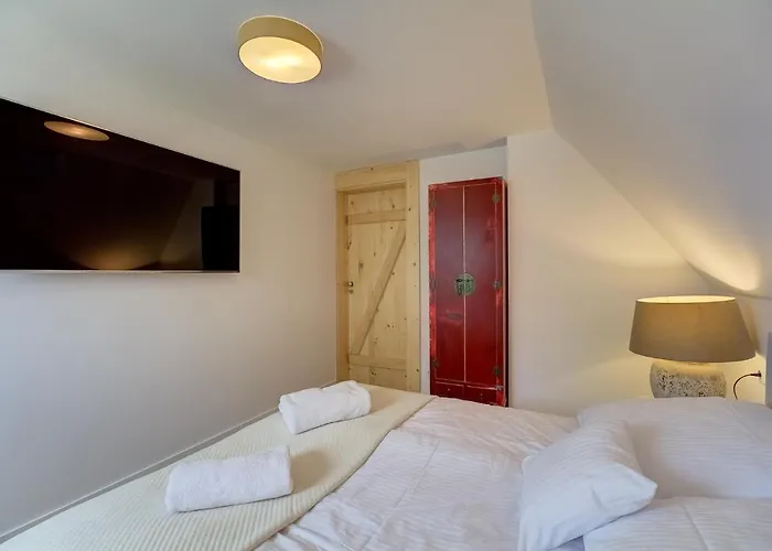 Znamirowickachata Sauna Jacuzzi Villa *